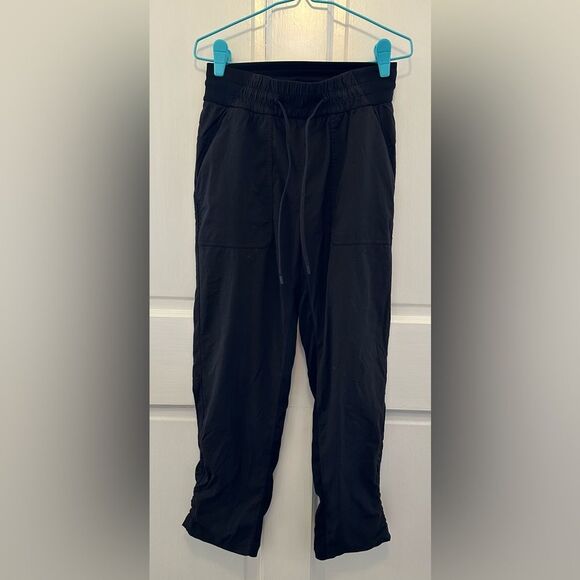 Lululemon Beyond the Studio Crop Black 4 - Picture 1 of 5